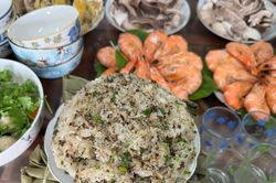 Chồng thuê trọ dù được cho nhà đất, vợ sốc khi biết lý do sau lần về đám giỗ