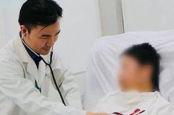 Ngừng tim khi chơi cầu lông, chàng trai 18 tuổi nhận ra bố mẹ sau gần 3 tháng