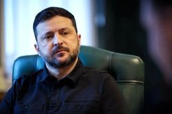 Ukraine cáo buộc Nga vi phạm lệnh ngừng bắn, dọa đáp trả trong lễ diễu binh 9/5