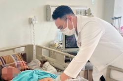 Bác sĩ khẩn thiết xin giữ bệnh nhân lại cấp cứu
