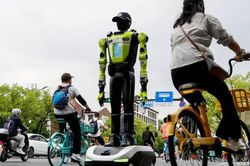 Trung Quốc đẩy mạnh AI hiện thân, đưa robot vào sâu cuộc sống thường nhật