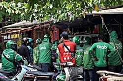 Từ 1/7/2026, shipper chạy xe xăng, xe ôm công nghệ cần lưu ý điều này