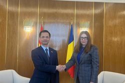 Đại sứ Việt Nam Lê Vĩnh Thắng chào xã giao lãnh đạo Bộ Ngoại giao Romania