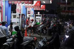 Indonesia thiếu nhiên liệu diện rộng, người dân xếp hàng nhiều giờ chờ đổ xăng