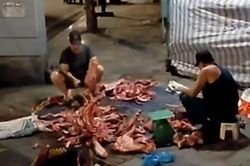 Hình ảnh lúc rạng sáng trên vỉa hè Hà Nội khiến nhiều người e ngại