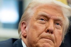 Mỹ bắn vào tàu treo cờ Iran, ông Trump đưa ra tối hậu thư mới