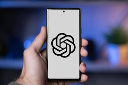 Điện thoại ChatGPT lộ cấu hình khiến iPhone, Samsung 'toát mồ hôi'