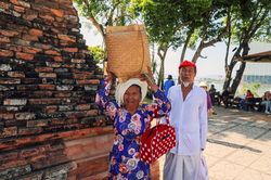 Hàng nghìn người đổ về Nha Trang dự Lễ hội Tháp Bà Ponagar