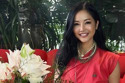 Hồng Nhung U60 vẫn trẻ đẹp, NSND Phạm Phương Thảo hát xong lại xỏ ủng làm vườn