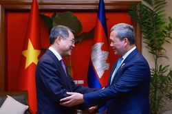Lãnh đạo các nước ASEAN nhiệt liệt chào mừng Thủ tướng Lê Minh Hưng