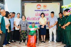 Phường Hội An Tây bàn giao nhà Đại đoàn kết cho hộ cận nghèo