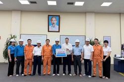 Công đoàn EVNGENCO1 thăm hỏi, động viên người lao động Công ty cổ phần Nhiệt điện Quảng Ninh