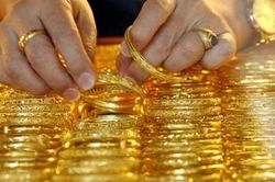 Giá vàng tiếp tục tăng mạnh mẽ