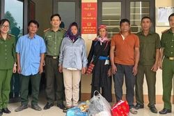 Công an xã giúp người phụ nữ bị lạc khi đi khám bệnh đoàn tụ với gia đình