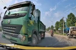 Phạt 19 triệu đồng tài xế xe 'hổ vồ' ngông nghênh đi ngược chiều trên quốc lộ