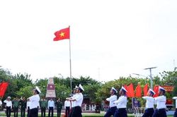Thiêng liêng lễ chào cờ trên đảo Trường Sa