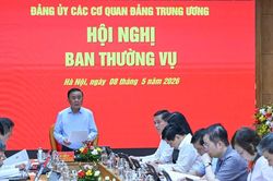 Gương mẫu tổ chức thực hiện c&oacute; hiệu quả c&aacute;c nghị quyết, kết luận của Trung ương