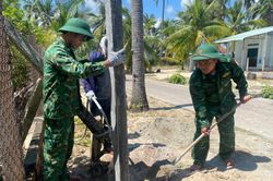 Bộ đội Biên phòng chung tay xây dựng nông thôn mới, hỗ trợ nhân dân phát triển kinh tế