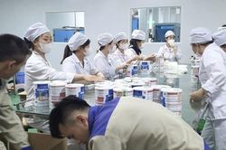 Cựu cán bộ nhận gần 3,5 tỷ đồng để lo 'chạy án' cho công ty sản xuất sữa giả