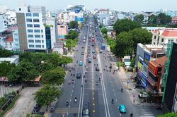 Dân phấn khởi vì đường Cộng Hòa thông thoáng khi dỡ dải phân cách