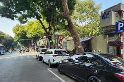 Hà Nội đề xuất tăng mạnh phí gửi ô tô, xe máy dưới lòng đường