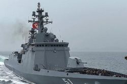 Chùm ảnh ông Kim Jong Un và con gái trên chiến hạm 5.000 tấn của Triều Tiên