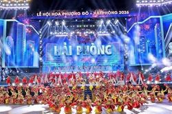 Sống động đêm khai mạc Lễ hội Hoa phượng đỏ Hải Phòng