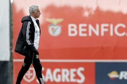 Real Madrid t&iacute;nh đưa HLV Mourinho trở lại Bernabeu