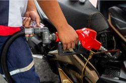 Quốc gia n&agrave;o phản ứng to&agrave;n diện nhất trước c&uacute; sốc dầu mỏ to&agrave;n cầu?