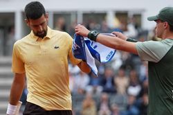 Djokovic thua sốc tay vợt hạng 79 thế giới ở Rome
