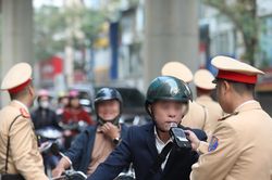 Chủ tịch H&agrave; Nội: Xử nghi&ecirc;m c&aacute;n bộ vi phạm nồng độ cồn, kh&ocirc;ng hợp t&aacute;c với c&ocirc;ng an
