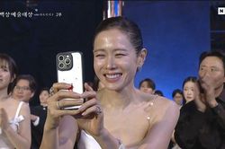 C&acirc;u n&oacute;i ngọt ng&agrave;o của Hyun Bin khiến kh&aacute;n ph&ograve;ng vỡ &ograve;a c&ograve;n Son Ye Jin cười t&iacute;t mắt
