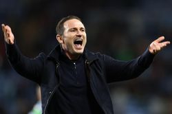 Đội bóng Ngoại hạng Anh táo bạo mời về Frank Lampard