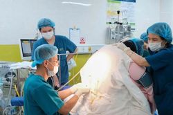 Sản phụ nặng 140kg sinh con trai 4,6kg