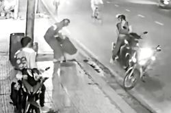 Nghi ghen tuông, tài xế xe công nghệ chặn đánh người giữa phố ở TPHCM
