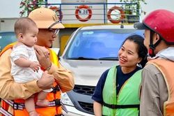 Quản lý chặt bến ngang sông, khách chưa mặc áo phao sẽ không được xuất bến