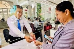Hoàn thiện hệ thống thủ tục hành chính trực tuyến thông suốt, thân thiện