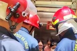 TPHCM: Giải cứu 7 người mắc kẹt trong thang máy