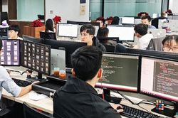 Nhiều người trẻ đau nhức xương khớp, phó giáo sư tiết lộ nguyên nhân ít ai để ý