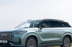 Những mẫu ô tô 7 chỗ đáng mua năm 2026, từ SUV hạng sang đến xe gia đình giá rẻ