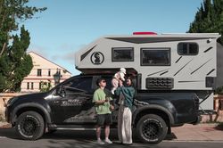 Chi 700 triệu độ xe bán tải thành mobihome, gia đình trẻ xuyên Việt suốt 3 tuần