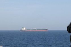 Iran cảnh báo các nước tham gia trừng phạt Tehran 'gặp khó' ở eo biển Hormuz