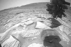 6 ngày robot Curiosity của NASA bị 'bắt giữ' bởi một vật thể trên sao Hỏa