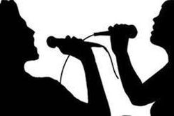 Chính quyền xã đề nghị tạm dừng karaoke, 'hát với nhau' để học sinh ôn thi