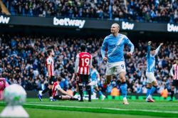 Man City thắng Brentford 3-0: Jeremy Doku tỏa sáng, áp sát ngôi đầu của Arsenal