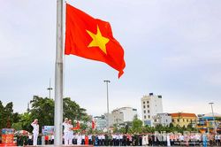 Đoàn công tác tỉnh Ninh Bình và các địa phương thăm, tặng quà cán bộ, chiến sĩ, nhân dân Đặc khu Cô Tô (tỉnh Quảng Ninh)