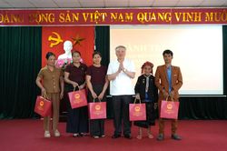 Các đồng chí nguyên lãnh đạo Đảng, Nhà nước thăm, tặng quà người có công tỉnh Quảng Trị