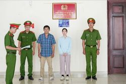 Cần Thơ: Khởi tố cặp vợ chồng sản xuất, buôn bán nước hoa giả