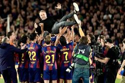Hansi Flick cảm động Barca vô địch La Liga giữa nỗi đau mất cha