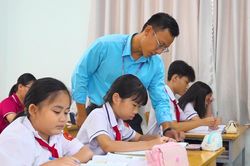 Giáo viên dạy miễn phí cuối tuần, xóa bỏ rào cản học thêm cho học trò nghèo